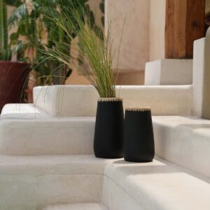 Die unauffällige Vase – Schwarz Natur – S